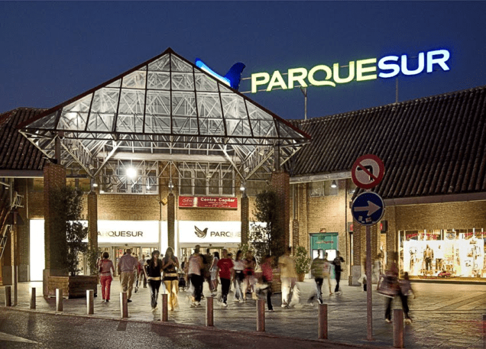 centrocomercial_piramideilluminati